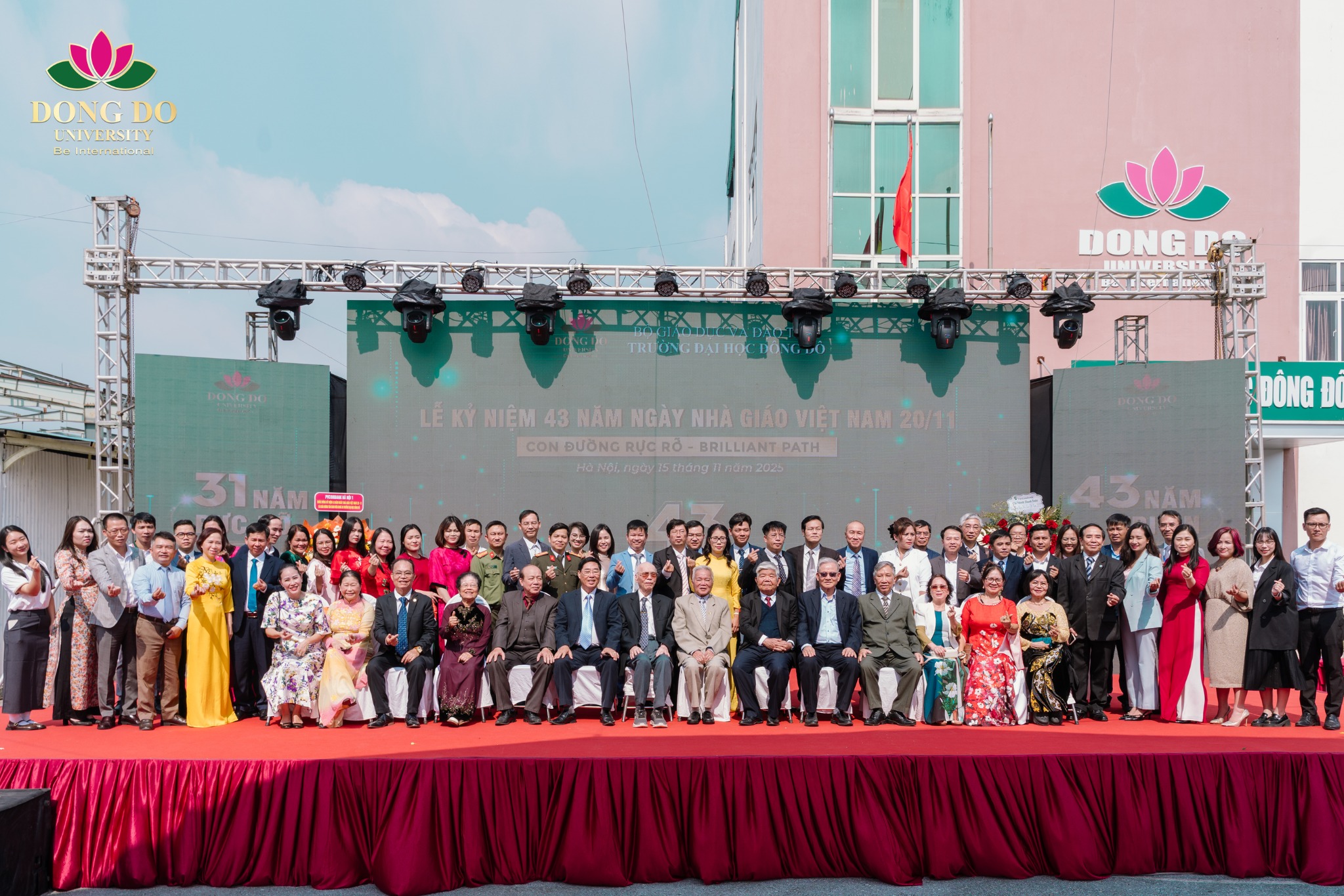 Toàn cảnh Lễ Meeting 15/11/2025 của Trường Đại học Đông Đô, thu hút sự tham dự của đông đảo đại biểu, giảng viên và sinh viên