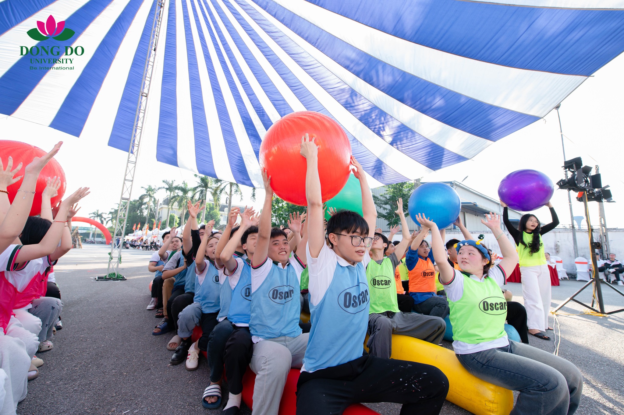 Khoảng cách gần gũi giữa thầy cô và sinh viên