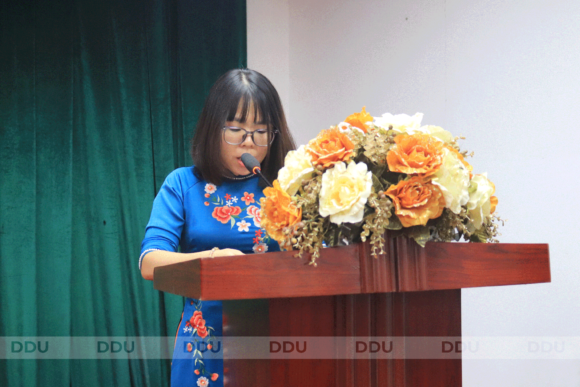 cô Dương Thị Kim Huệ – Phó Trưởng khoa Ngoại ngữ gửi lời dặn dò tới các bạn