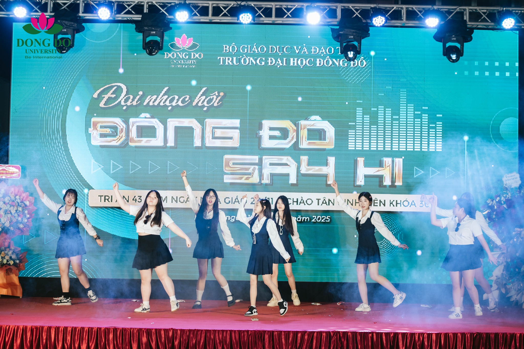 Đêm Đại nhạc hội “Brilliant Path” rực rỡ cảm xúc, trọn vẹn tri ân thầy cô