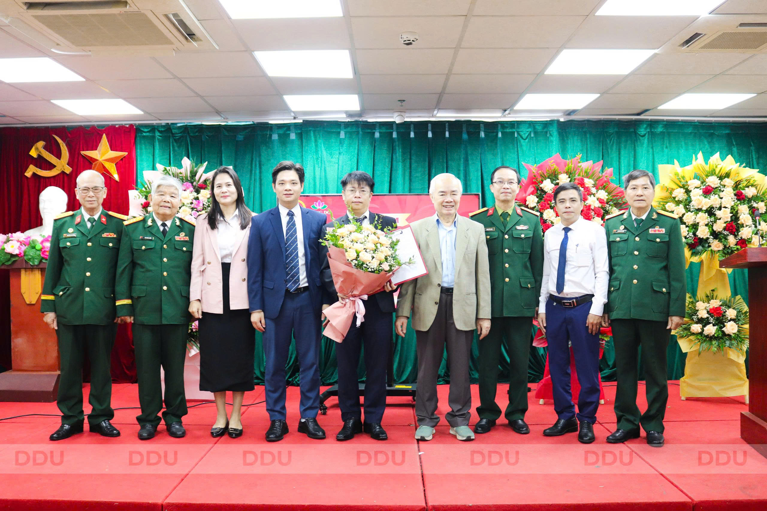 Lễ kỷ niệm 81 năm ngày thành lập Quân đội nhân dân Việt Nam và 21 năm ngày thành lập Hội Cựu chiến binh Trường Đại học Đông Đô