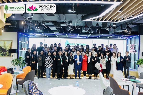 Sinh viên ngành Quản trị kinh doanh và Việt Nam học trải nghiệm thực tế học phần Quản trị Thương hiệu và Văn hóa doanh nghiệp