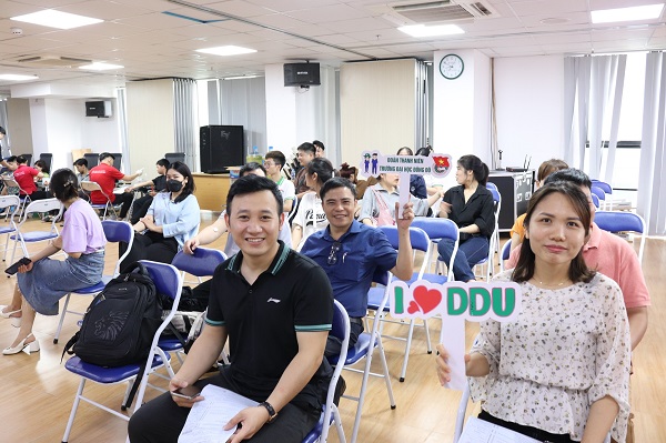 Thầy trò trường Đại học Đông Đô hưởng ứng ngày Hội hiến máu “Giọt hồng yêu thương” năm 2023