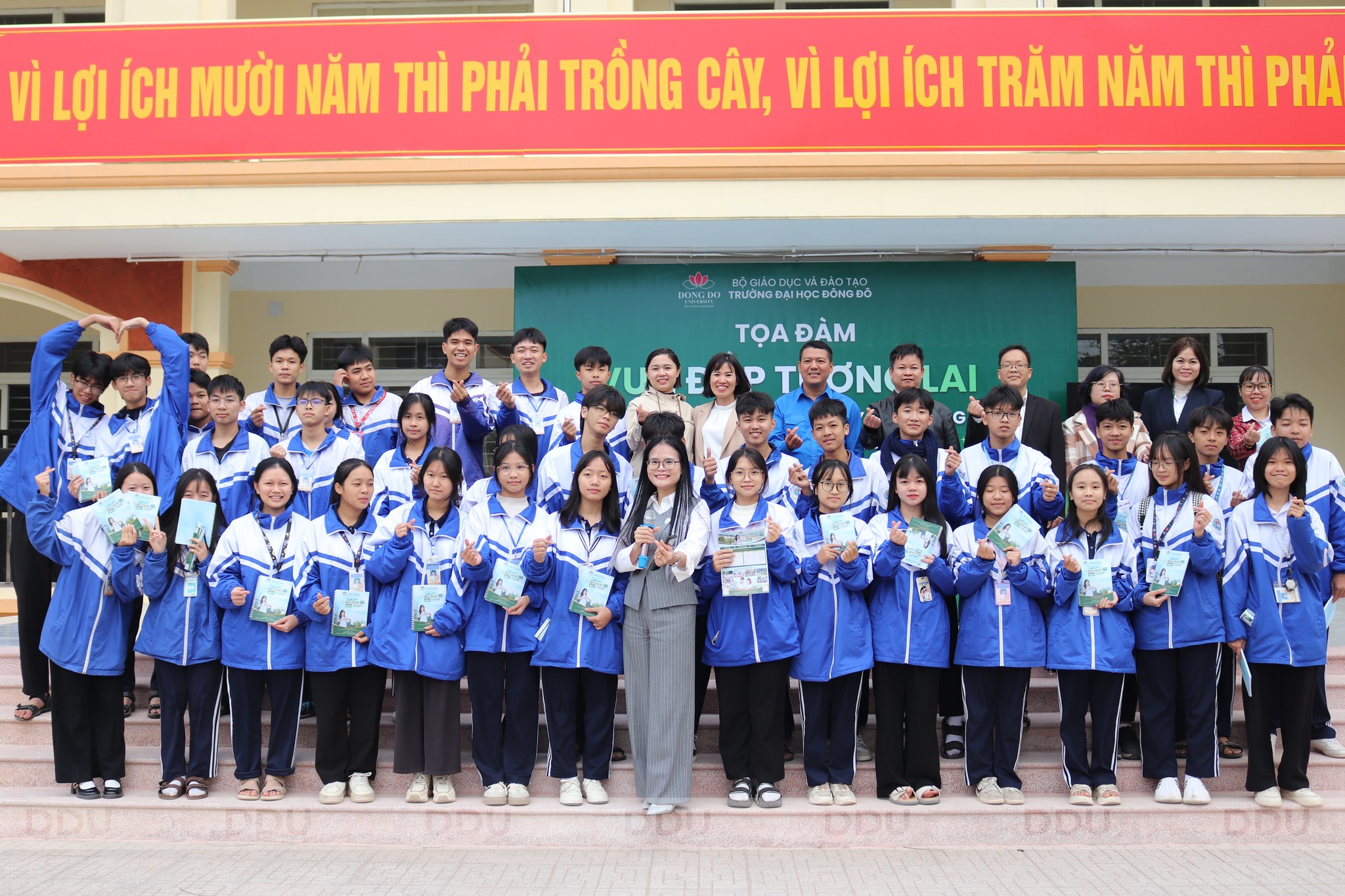 Trường Đại học Đông Đô & THPT Nguyễn Hữu Tiến: Dấu ấn Tọa đàm Hướng nghiệp và Tìm hiểu thông tin Tuyển sinh 2026