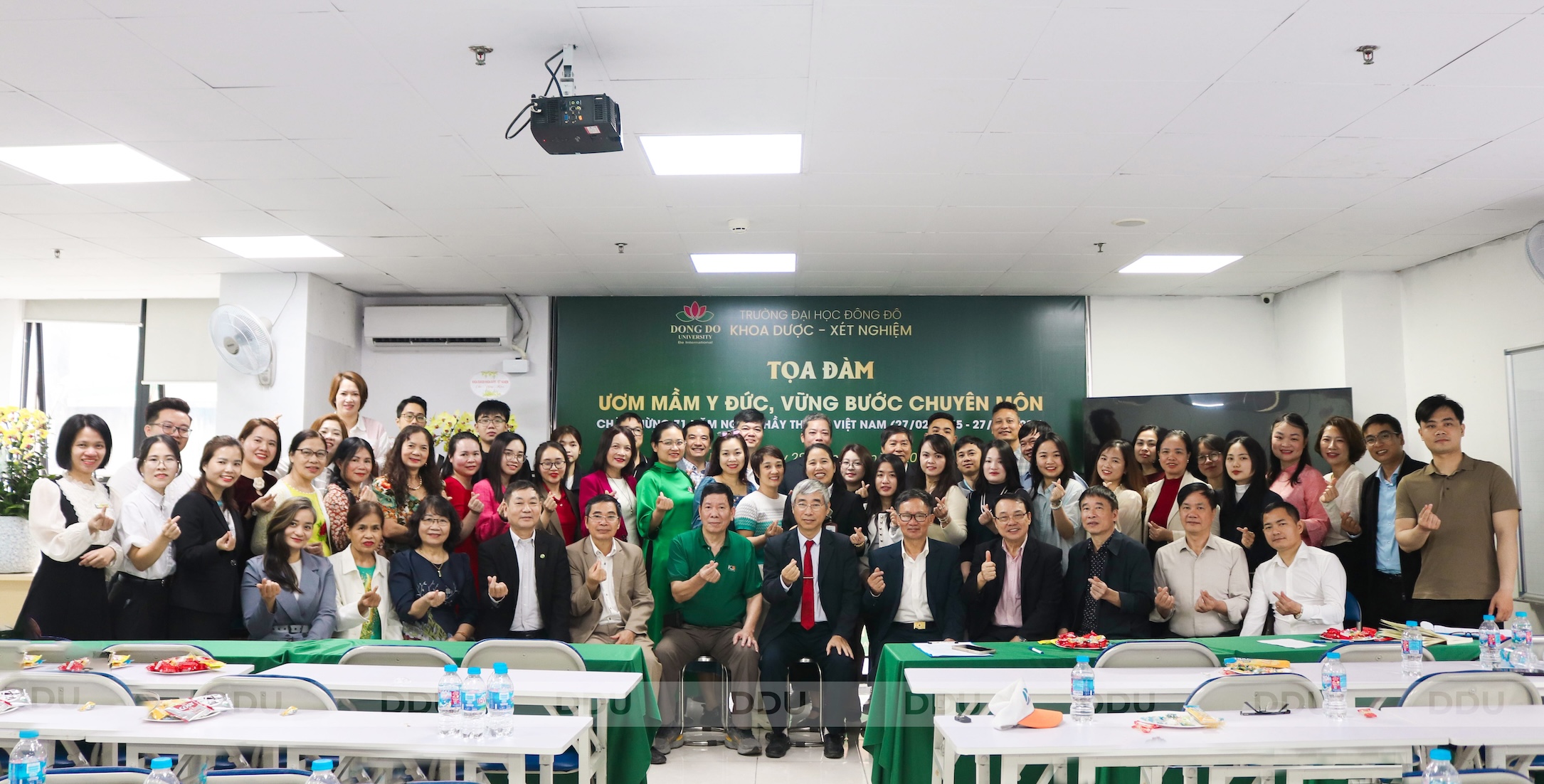 Khoa Dược – Xét nghiệm Trường Đại học Đông Đô tổ chức Tọa đàm “Ươm mầm y đức, vững bước chuyên môn” chào mừng 71 năm Ngày Thầy thuốc Việt Nam